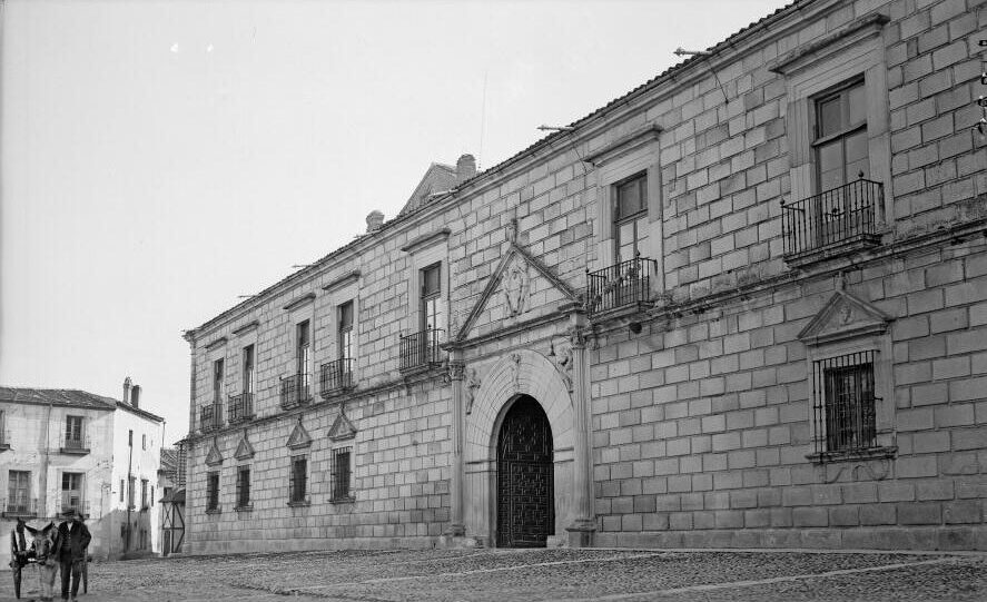 Fachada principal del palacio