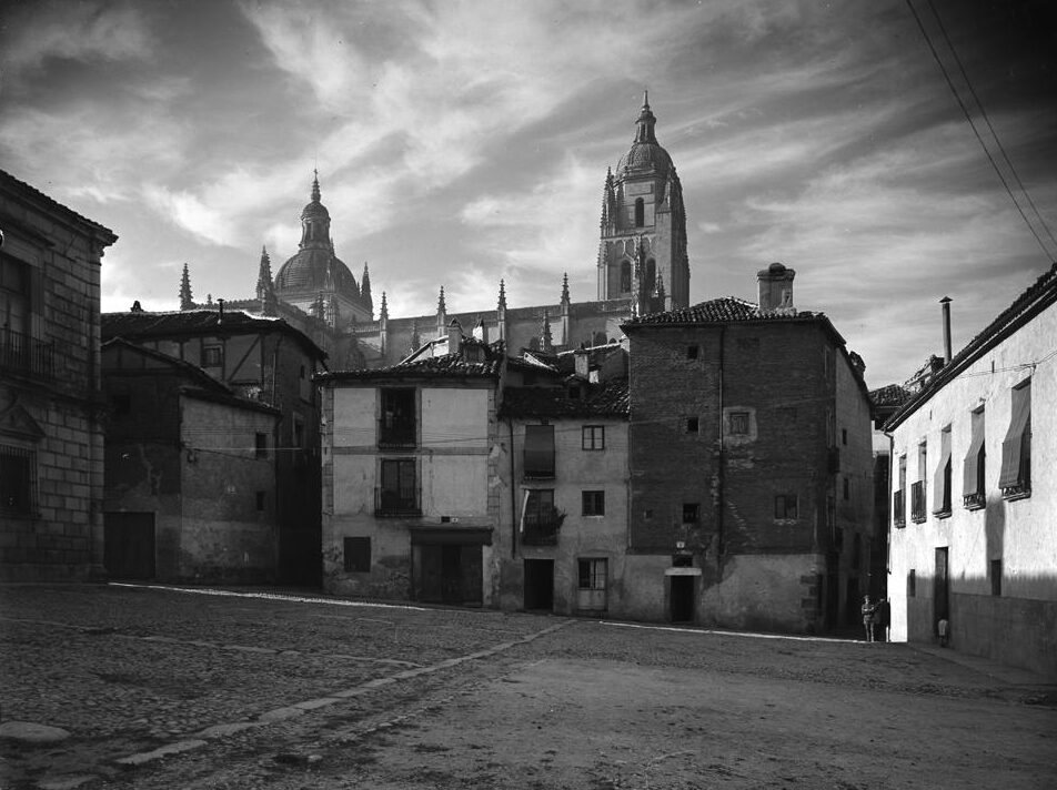 Calle lateral al palacio