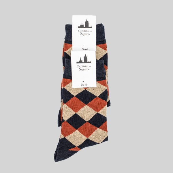 Calcetines de algodón con motivo tejido inspirado en el pavimento de la Catedral de Segovia, colección Pavimentos.