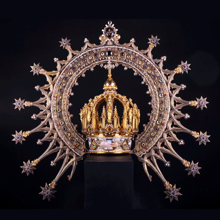 Corona de la Virgen de la Fuencisla. Realizada por Otero y Riopérez (s.XX)