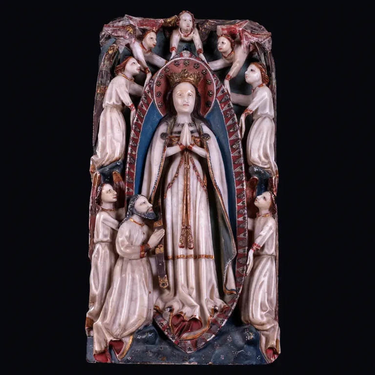 Relieve en alabastro de la Asunción de la Virgen, escuela inglesa del siglo XV, conservado en el Palacio Episcopal de Segovia