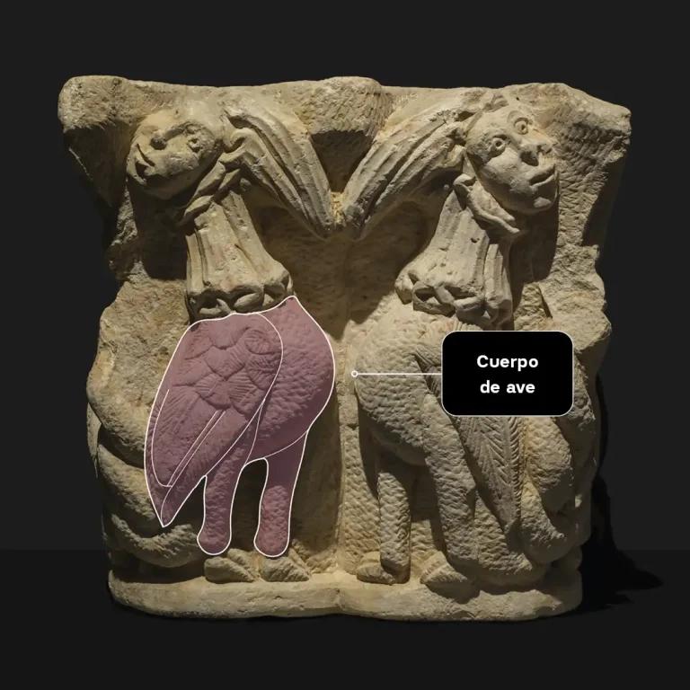 Relieve de arpía mostrando su cuerpo de ave, simbolizando su naturaleza salvaje.