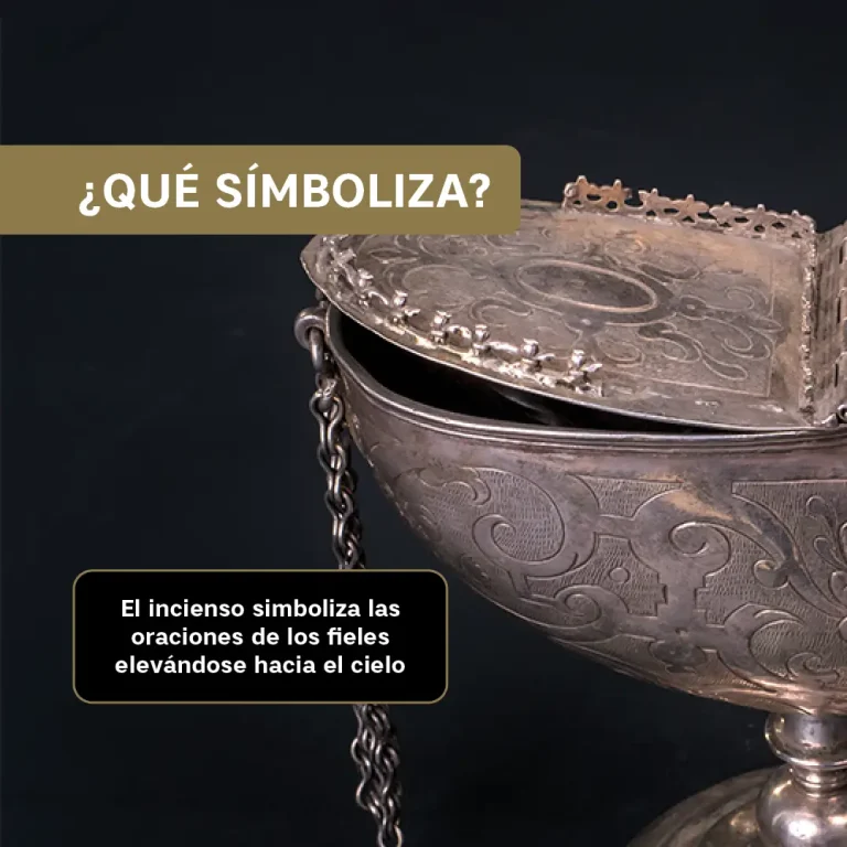 Vista parcial lateral de una naveta de plata con tapa abierta, fabricada por Diego de Olmedo en el tercer tercio del siglo XVI