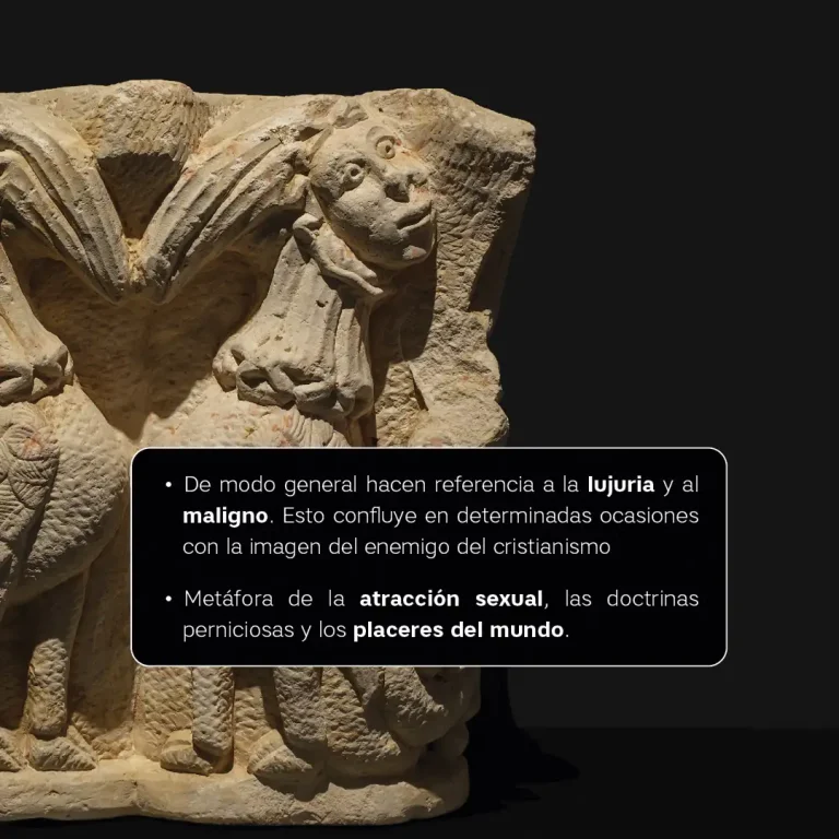 Relieve de arpías con detalles sobre su simbolismo como representaciones de la lujuria y el mal en la iconografía cristiana.