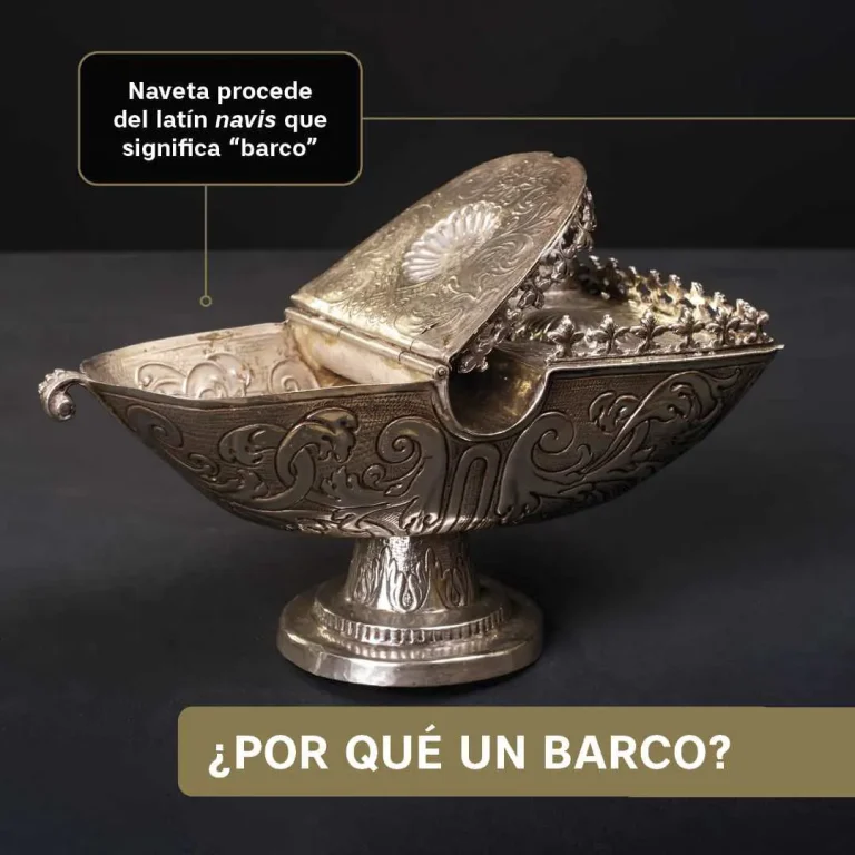 Naveta de plata con tapa abierta, fabricada por Pedro Garrido en el último cuarto del siglo XVII, con forma de barco