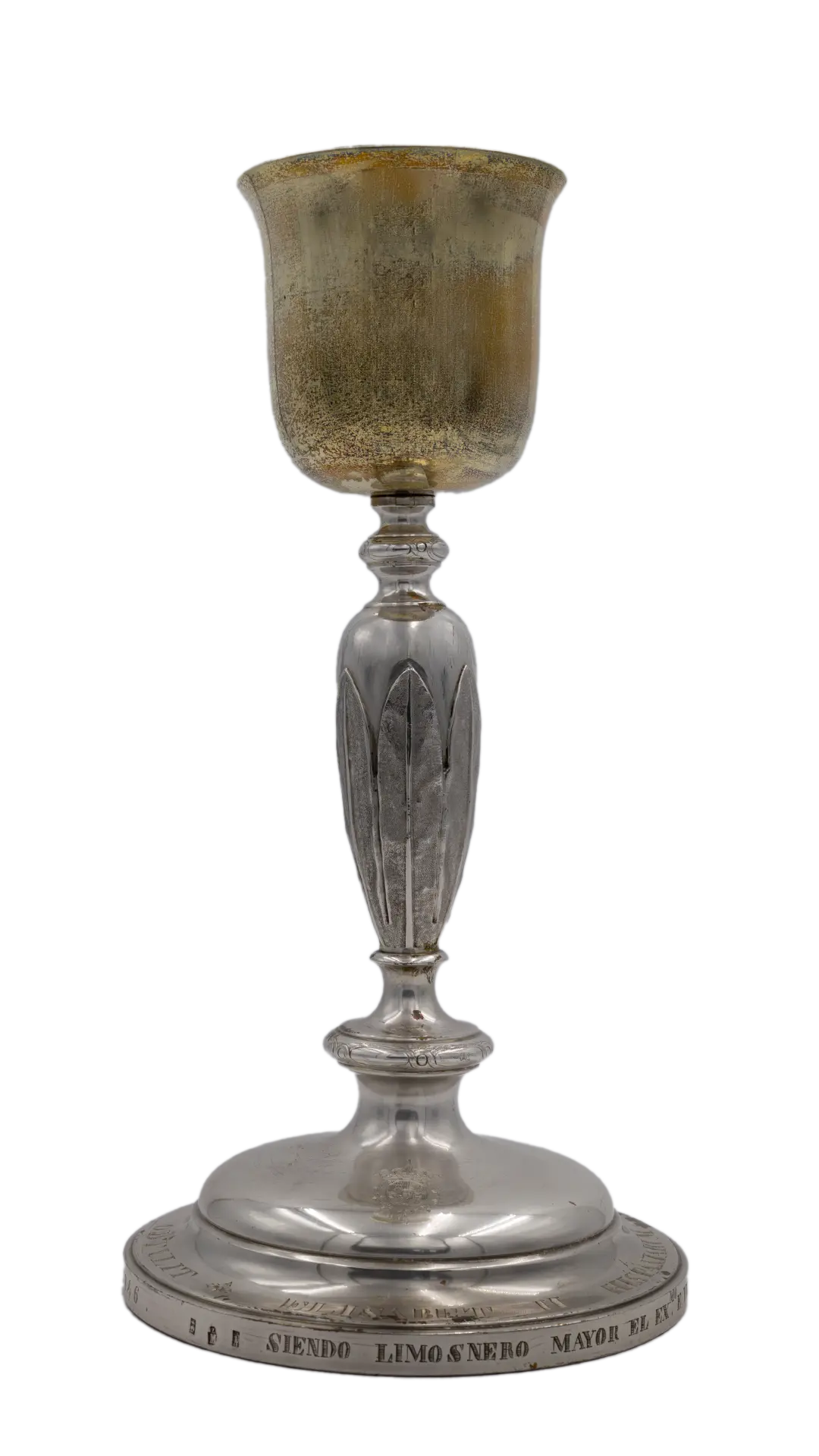 Cáliz de plata de 1846, con el escudo de Isabel II y del limosnero mayor Juan José Bonel y Orbe, conservado en el Palacio Episcopal de Segovia y procedente de la iglesia de San Juan Bautista de Carbonero el Mayor